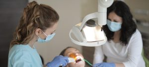 6 consejos para evitar la aparición de sarro dental. Clinica Peydro